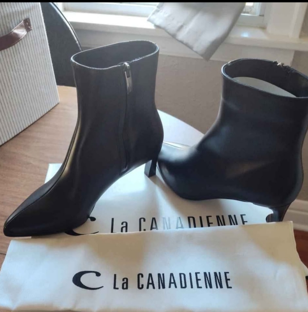 C La Canadienne Sleek Black Leather Ankle Boots NWT 7.5